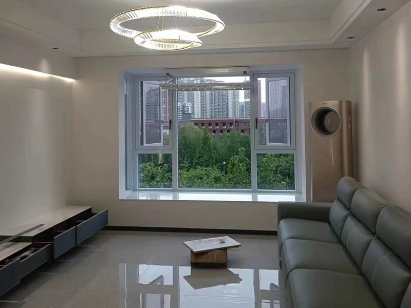 在廚房中，如何考慮插座的位置和數量？