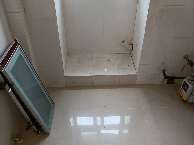 衛生間防水層失效的4個信號！DIY修復還是找專業師傅？(圖1)